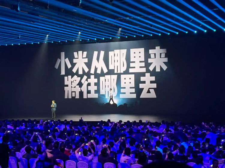 小米發布會 智能手表成為主角，雷軍獨挑大梁